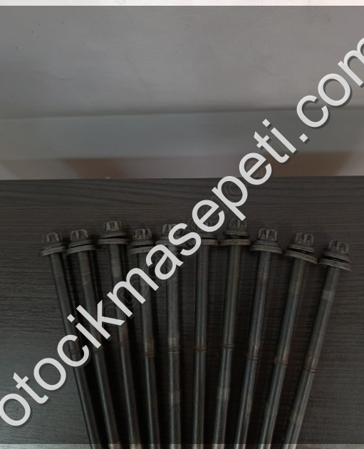 Opel Vectra B 2.0 DTI Silindir Kapak Saplamaları - Opel Oto Çıkma Parça