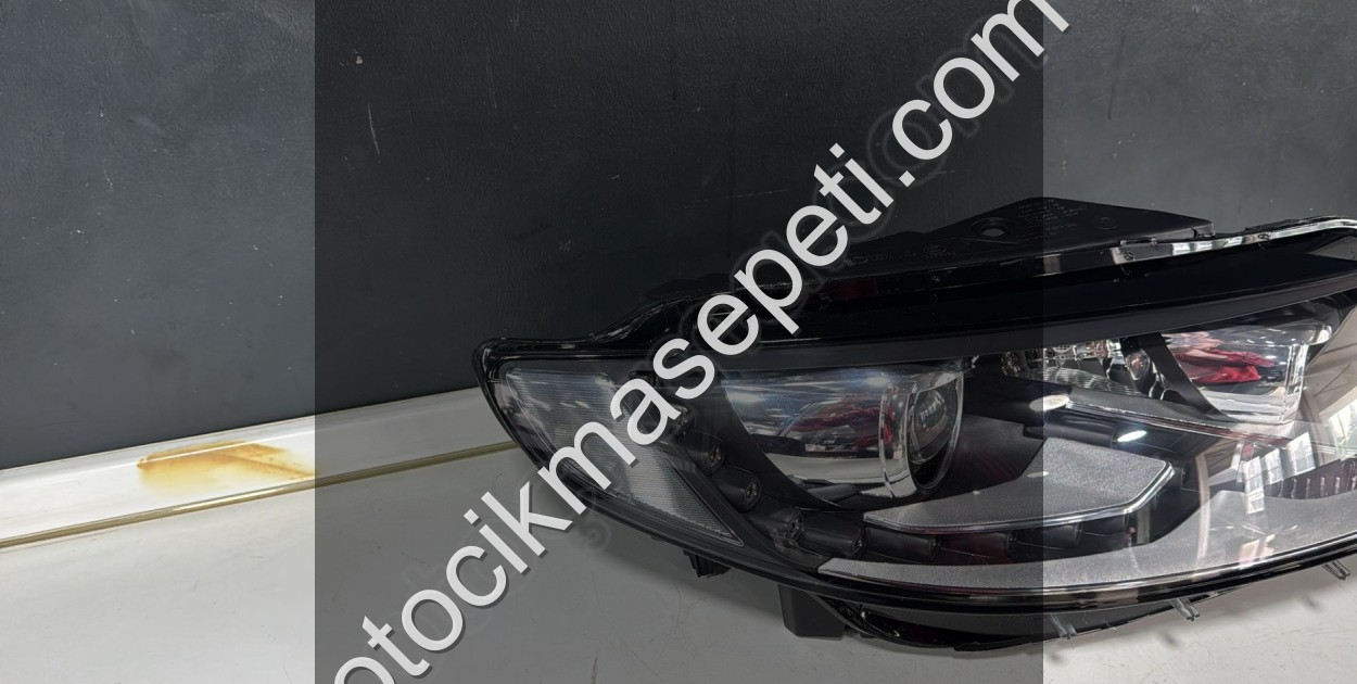 VOLKSWAGEN PASSAT CC LEDLİ MERCEKLİ XENON SAĞ FAR