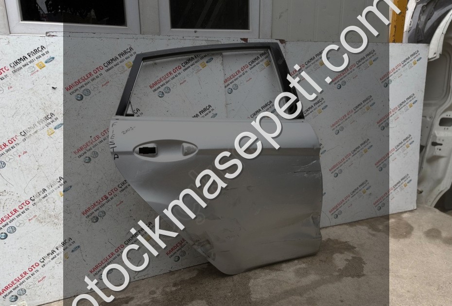 Ford Fiesta sağ arka kapı (hasarlı) 2009 2016