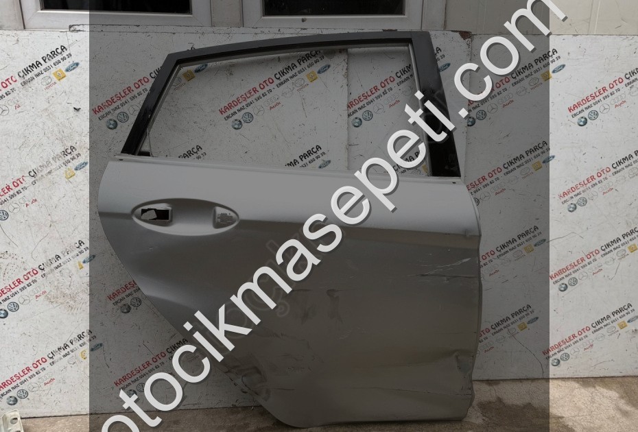 Ford Fiesta sağ arka kapı (hasarlı) 2009 2016