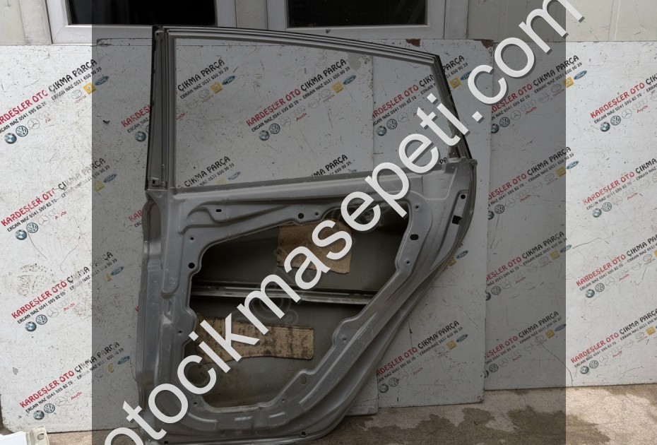 Ford Fiesta sağ arka kapı (hasarlı) 2009 2016