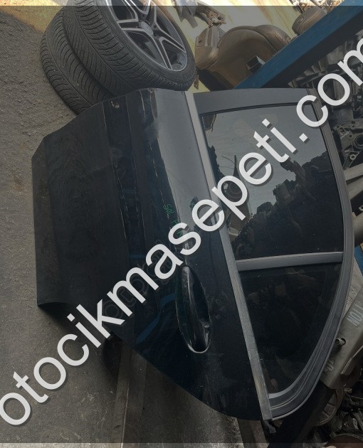 MERCEDES W205 SOL ARKA KAPI OTO FEDAİ