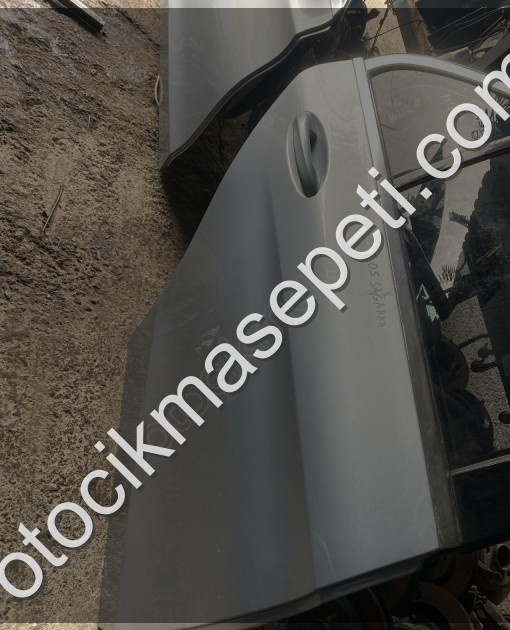 MERCEDES W205 SAĞ ARKA KAPI OTO FEDAİ