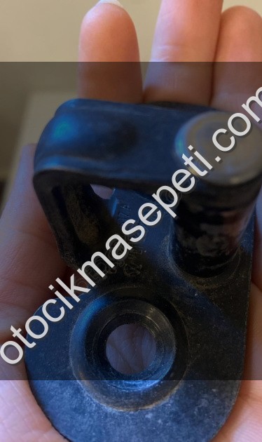 6Q6827517A Volkswagen Polo 2014 bagaj kilit karşılığı