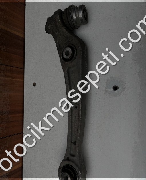 Auidi A4 Salıncak Kolu 8K0 407 155 C