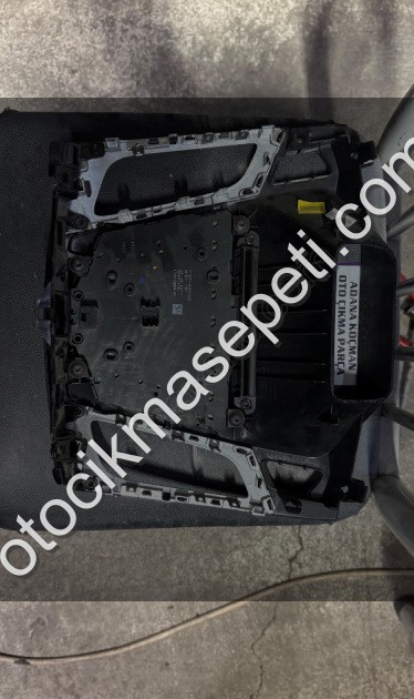 Ford Focus 3 torpido ekran çerçevesi OEM