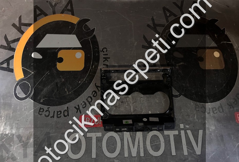 682609677R Clio 5 Klima Panel Çerçevesi Orjinal Çıkma