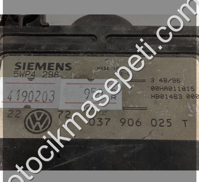 Volkswagen Golf 3 Motor Beyni 037906025T