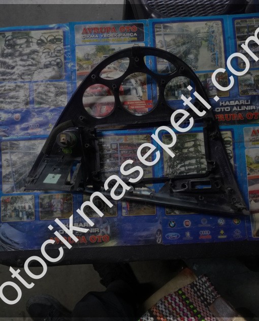 98AB A046A04 AEW Ford Focus 1 98/04 teyp çerçevesi