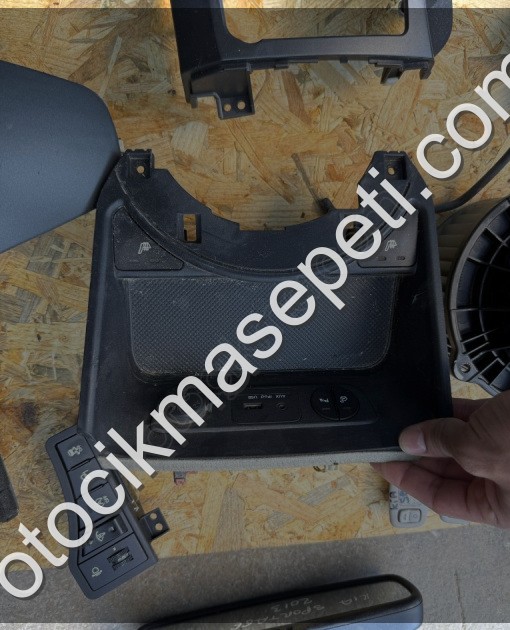 KİA SPORTAGE AUX GİRİŞİ ÇIKMA ORJİNAL