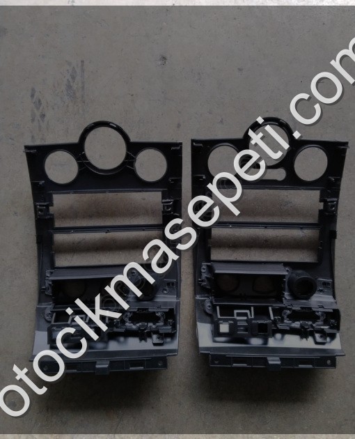 RENAULT MEGANE 2 SIFIR YAN SANAYİ TEYP VE KLİMA ÇERÇEVESİ