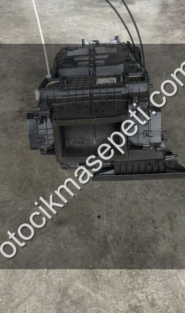 Dacia sandero 2 kalorifer kutusu 272701569R