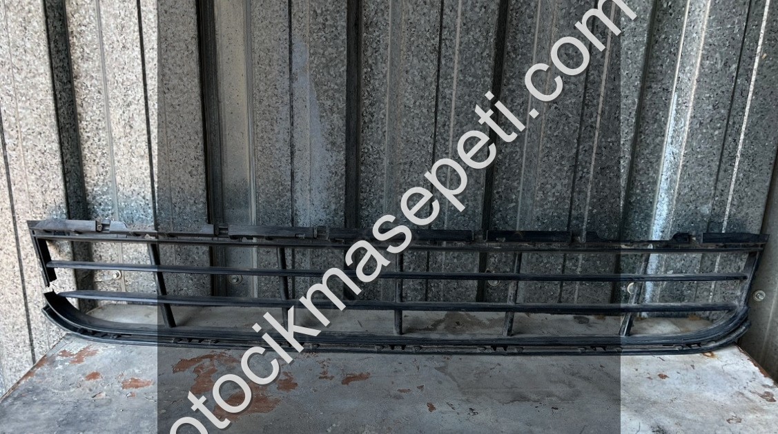 BMW 5 SERİSİ G30 ÖN TAMPON IZGARASI ORJİNAL