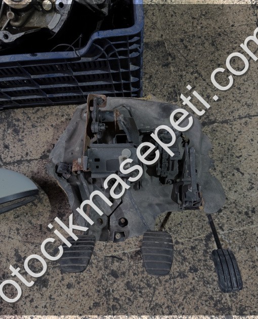RENAULT CLİO 2 DEBRİYAJ PETALİ FREN PETALİ ELEKTİRİKLİ GAZ PETALİ