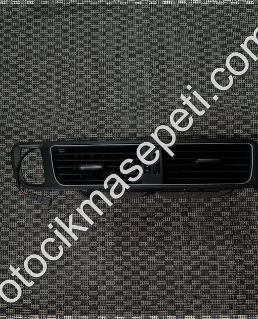 8R1820951G Audı Q5 Havalandırma Izgarası