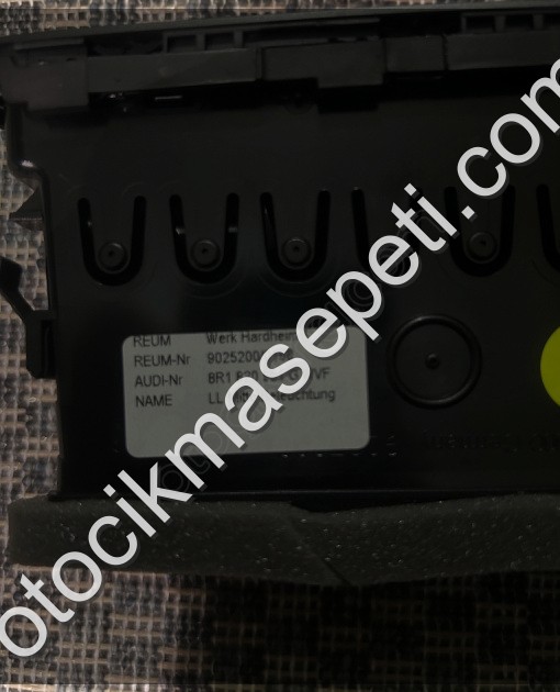 8R1820951G Audı Q5 Havalandırma Izgarası