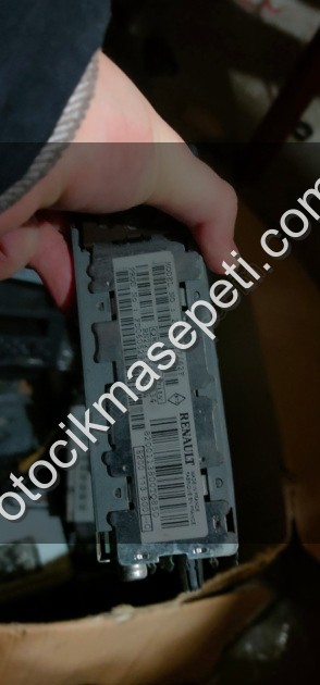 Renault Clio 2 oto teyp 8200113800