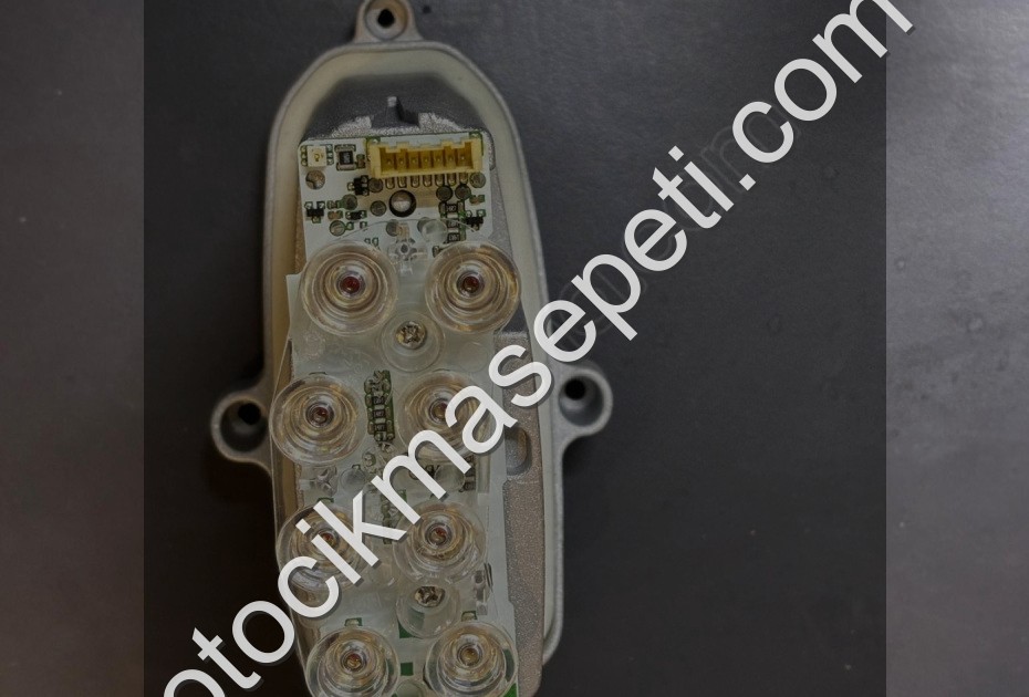 BMW F01 F02 F03 LCİ SAĞ SİNYAL BEYNİ 2011-2015 63117339058 SY