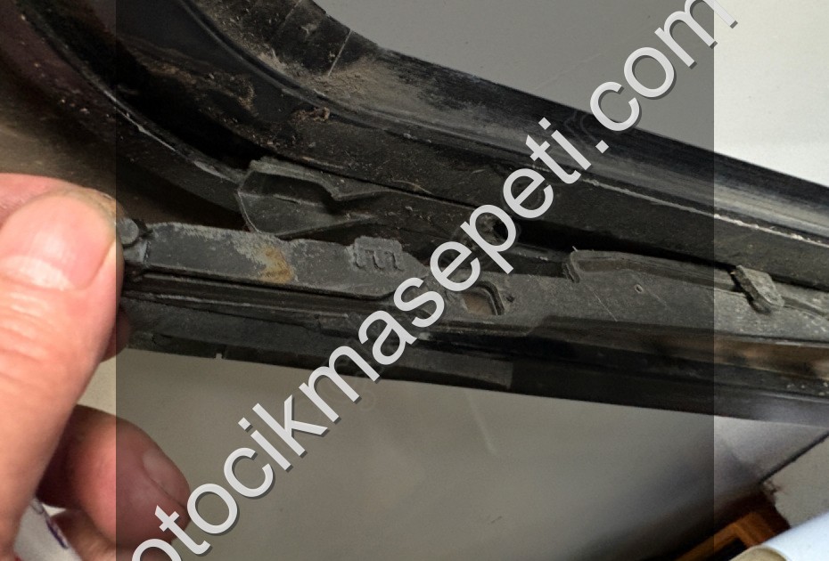 PEUGEOT 306 SUNROOF  ŞASESİ VE PERDESİ AYAĞIN BİRİ KIRIK