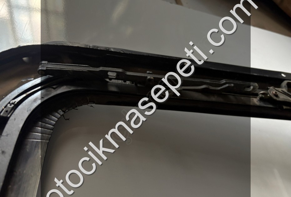 PEUGEOT 306 SUNROOF  ŞASESİ VE PERDESİ AYAĞIN BİRİ KIRIK