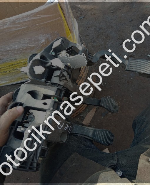 Fiat Fiorino Nemo gaz fren debriyaj pedalları