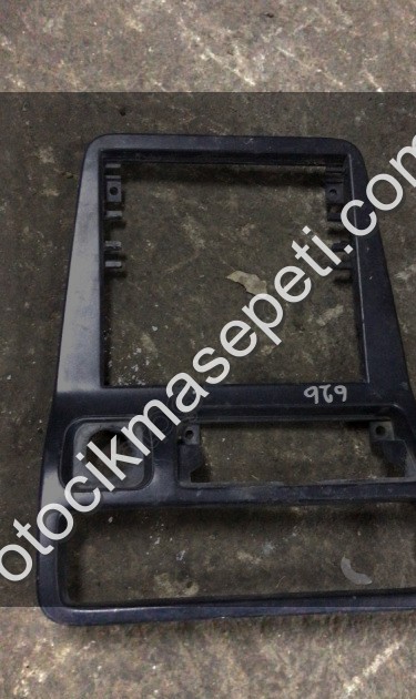 Mazda 626 teyp çerçevesi