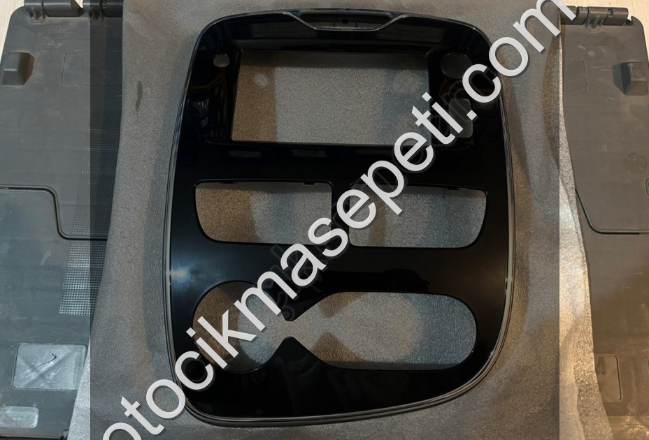 CLİO 4 TEYP ÇERÇEVESİ ORJİNAL 682607557R