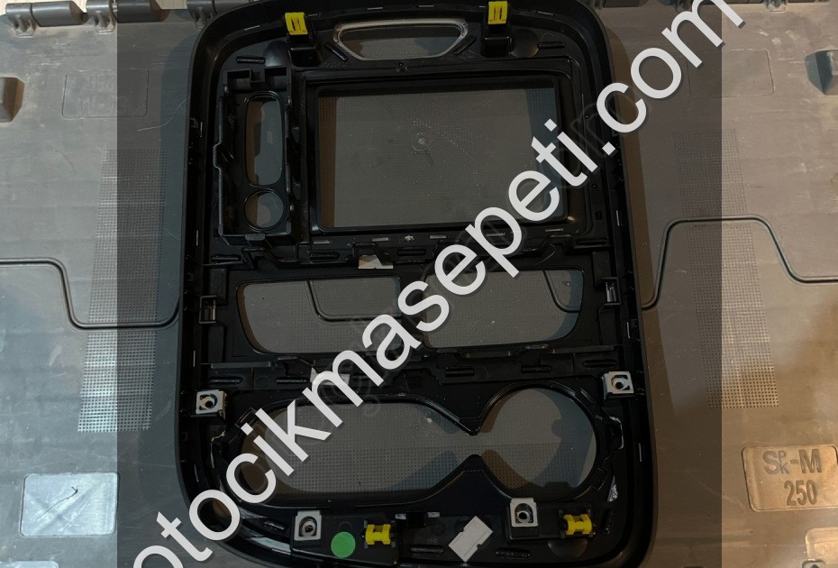 CLİO 4 TEYP ÇERÇEVESİ ORJİNAL 682606428R