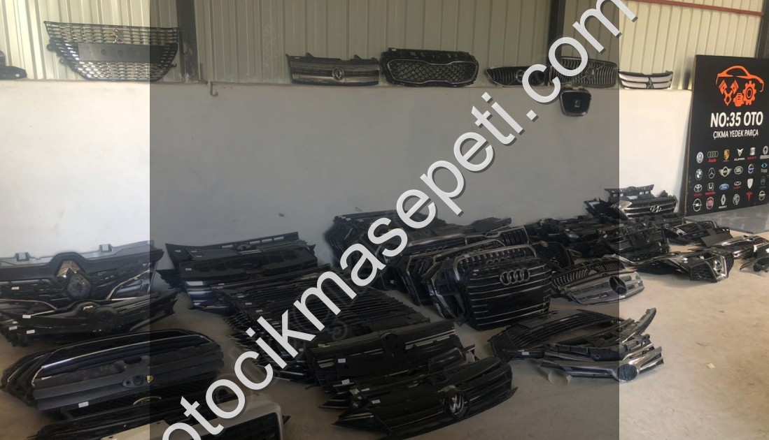 1Q0858069 VW SCİROCCO TEYP ÇERÇEVESİ 2009-2016