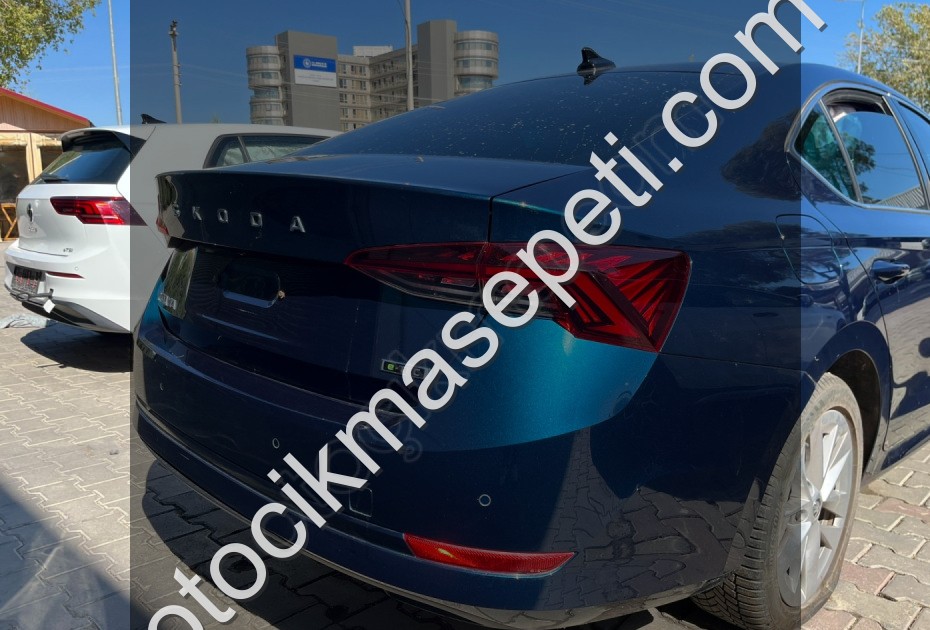 SKODA OCTAVİA MULTİMEDYA EKRAN (DOKUNMATİK) SÖKME - 5E3919605A