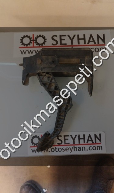 1J1721373C Volkswagen Golf 4 debriyaj pedalı