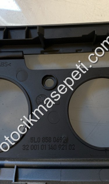 5L0858069G Skoda Yeti 2012 klima paneli ve teyp çerçevesi