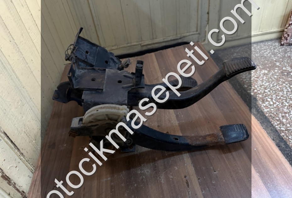 FORD ESCORT DEBRİYAJ PEDALI 1985-1990 MODEL ORJİNAL ÇIKMA TEMİZ