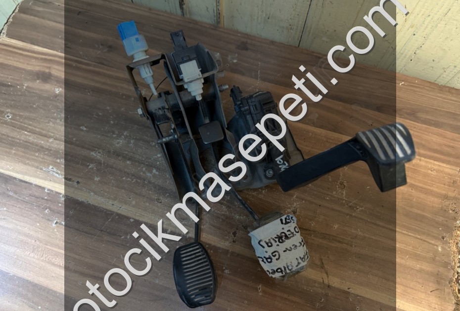 FİAT ALBEA DEBRİYAJ PEDALI , FİAT ALBEA FREN PEDALI ORJİNAL