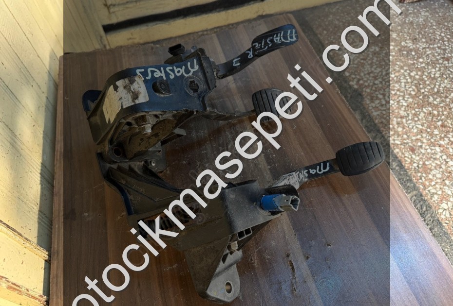RENAULT MASTER 3 DEBRİYAJ PEDALI ORJİNAL ÇIKMA 2010-2020 MODEL