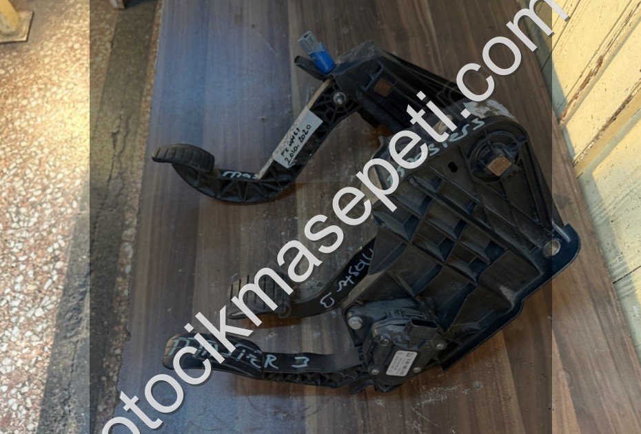 RENAULT MASTER 3 DEBRİYAJ PEDALI ORJİNAL ÇIKMA 2010-2020 MODEL