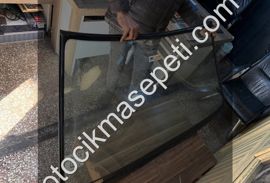 FORD ESCORT ÖN CAM ORJİNAL ÇIKMA TEMİZ ÜRÜN 90-00 MODEL