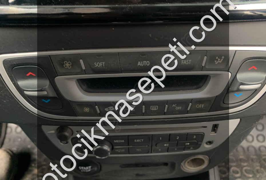 RENAULT FLUENCE ORİJİNAL SÖKME TEYP RENKAY OTO KOCAELİ