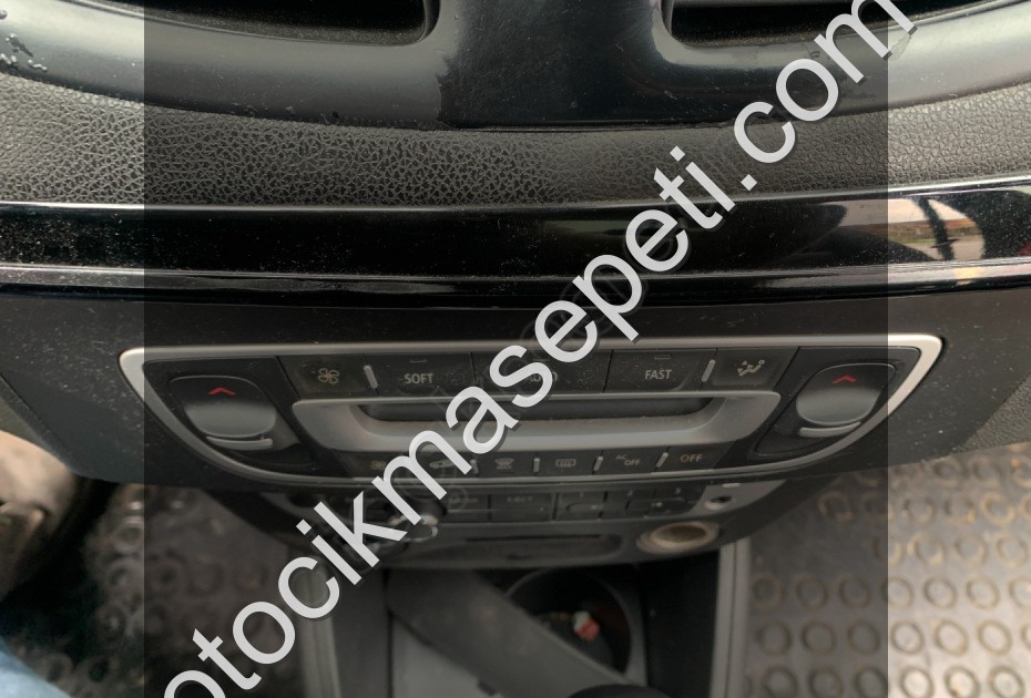 RENAULT FLUENCE ORİJİNAL SÖKME TEYP RENKAY OTO KOCAELİ