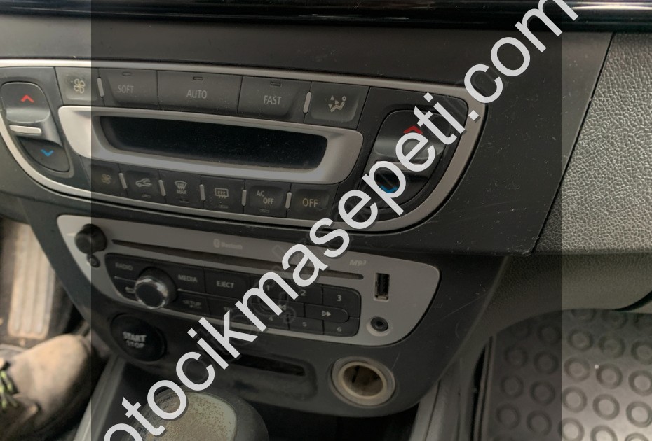 RENAULT FLUENCE ORİJİNAL SÖKME TEYP RENKAY OTO KOCAELİ