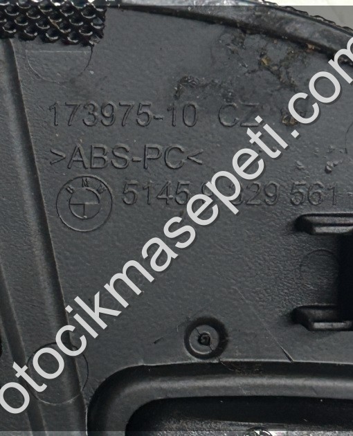 9329561 BMW G30 F90 TORPİDO ÜST HOPARLÖR KAPAK