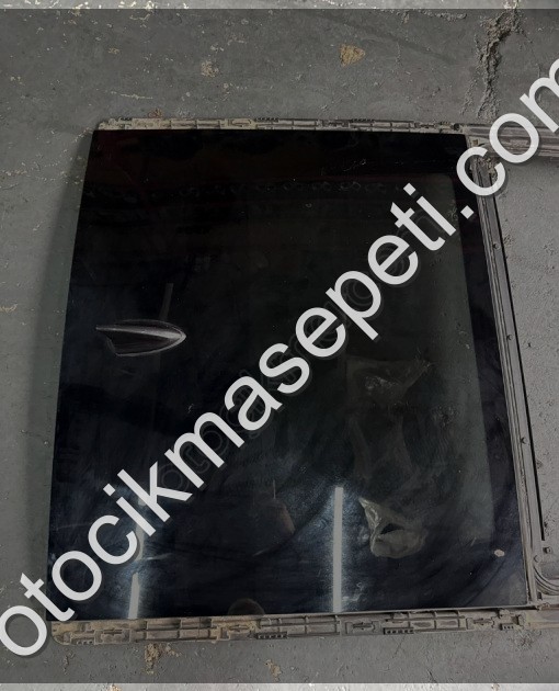 HYUNDAİ İ30 ARKA SANROF CAMI