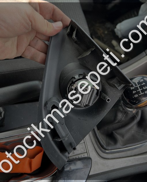 Whatsaptan siparişler Ford Mondeo hoparlör üçgeni