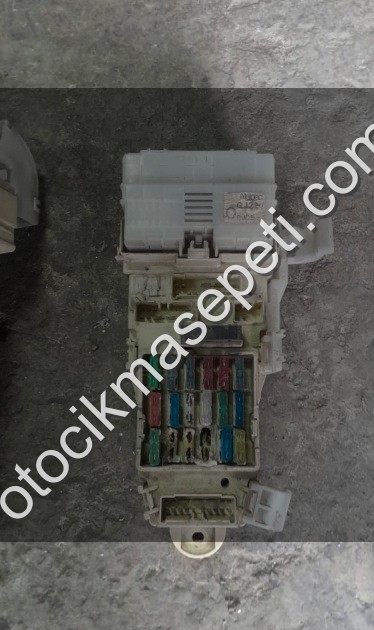 Mazda 626 role sigorta tablası