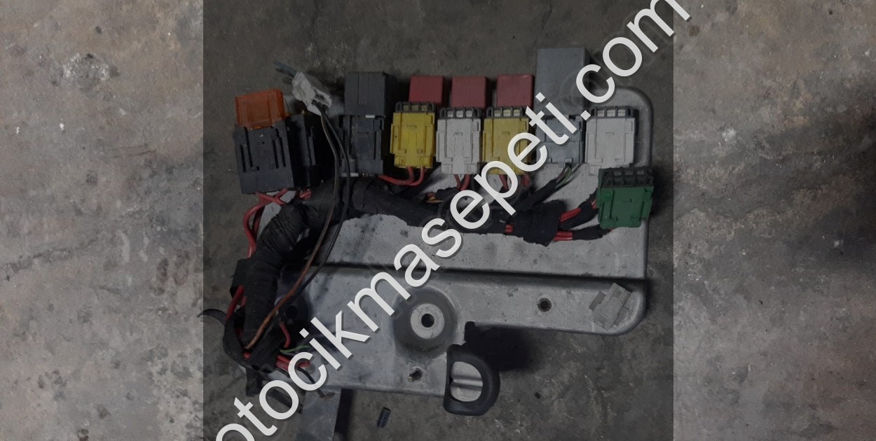 Alfa Romeo 166 sigorta tablosu