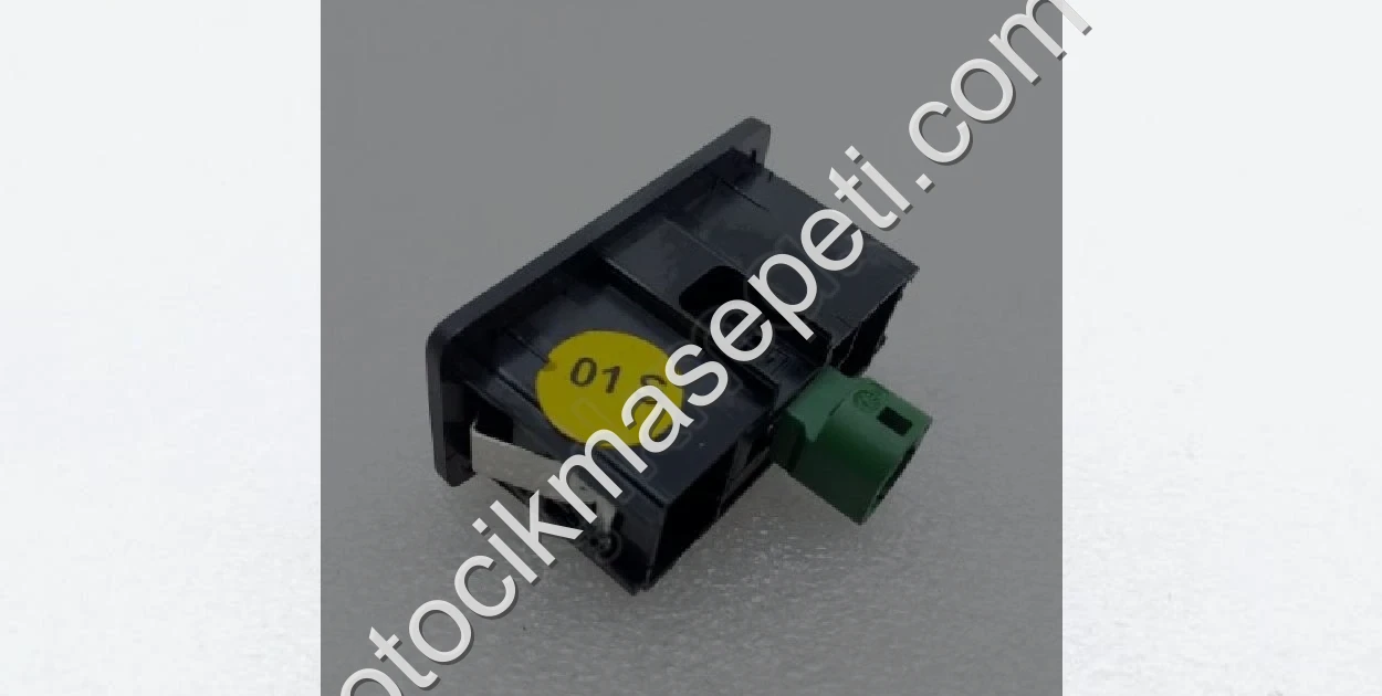 760035222  ORJİNAL ÖN USB GİRİŞİ TOUAREG 2018