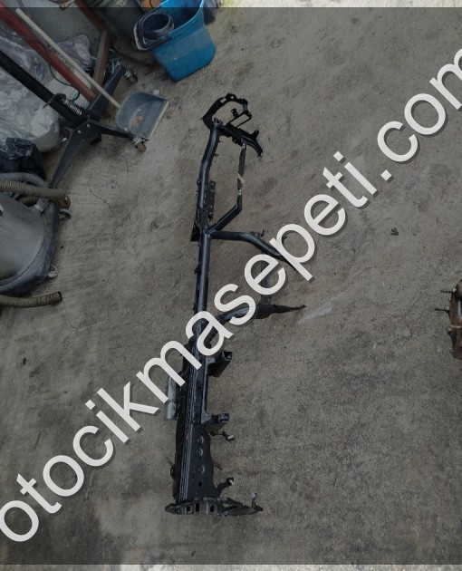 Audi A6 torpido göğüs demiri