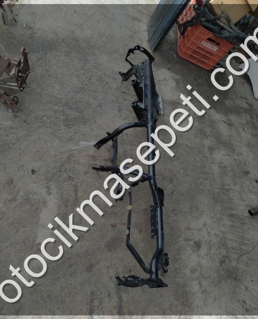 Audi A6 torpido göğüs demiri