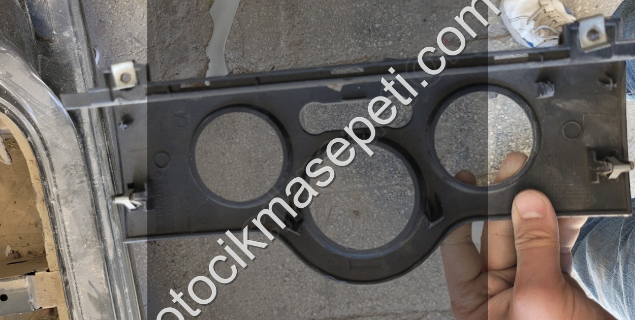 Renault Kangoo 3 Kalorifer Kontrol Paneli Çerçevesi 8200452966