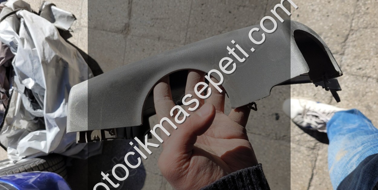 Renault Kangoo 3 2011 Direksiyon Üst Kapağı 8200454897